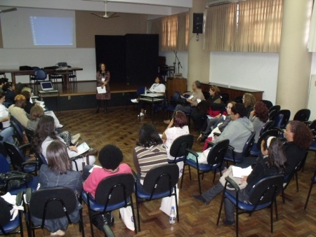 A formação de educadores de EJA e a reorganização dos currículos em EJA A formação de educadores de EJA e a reorganização dos currículos em EJA